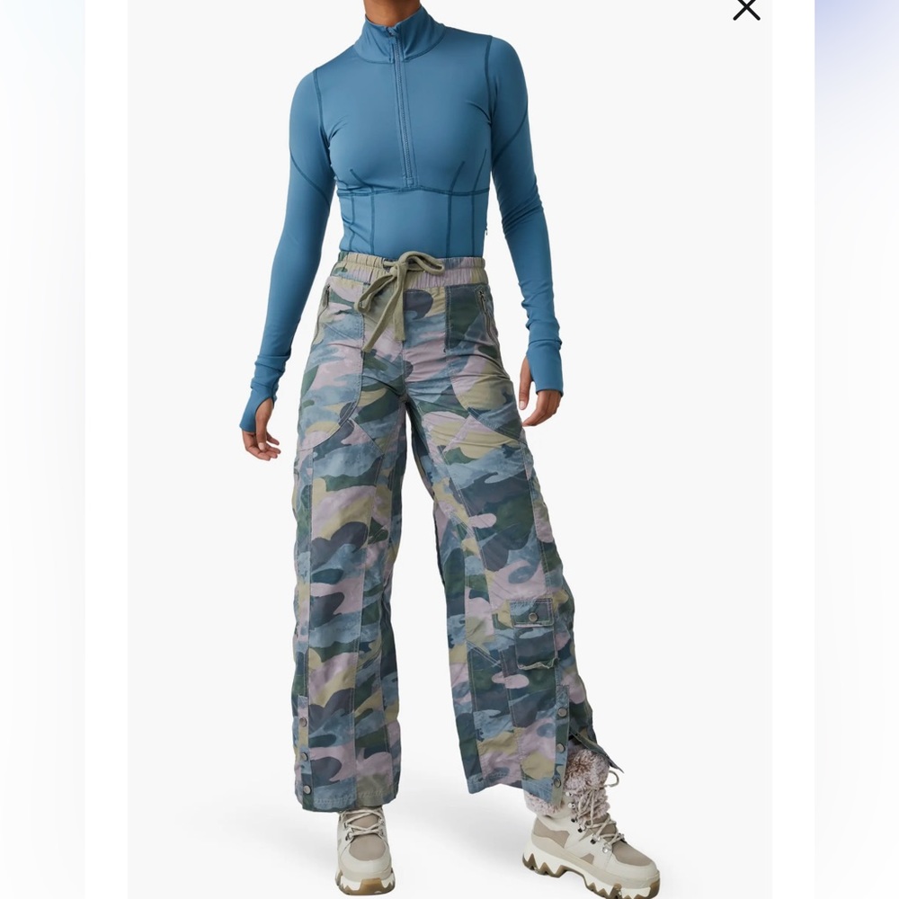 FP Movement Stadium Camo print pants. Snap bottoms, pockets, drawstring. S NWT - Picture 14 of 16